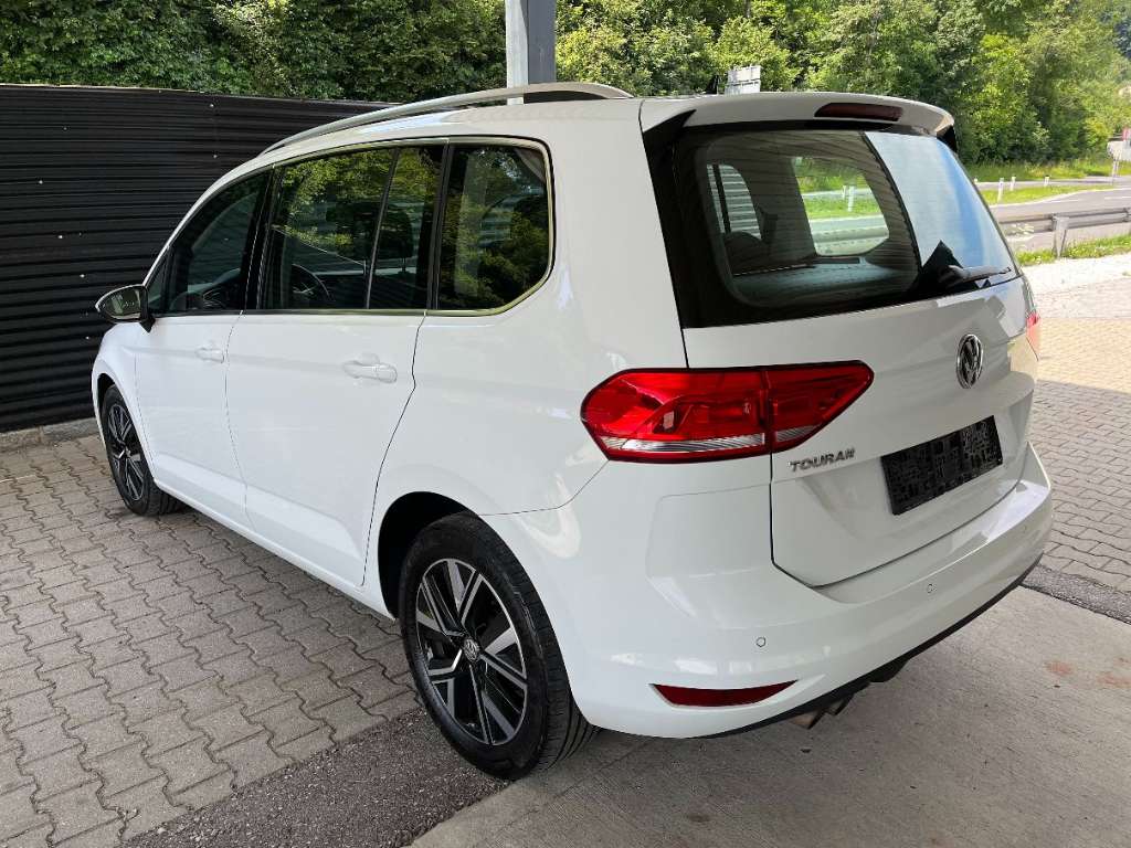 VW Touran Hihgline 2,0 SCR TDI DSG Panorama Dach Kombi / Family Van